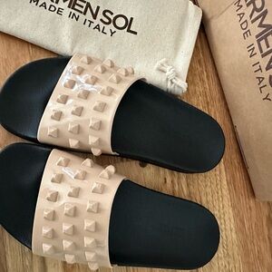 Super cute summer slides by Carmen Sol Size 7 or 7.5